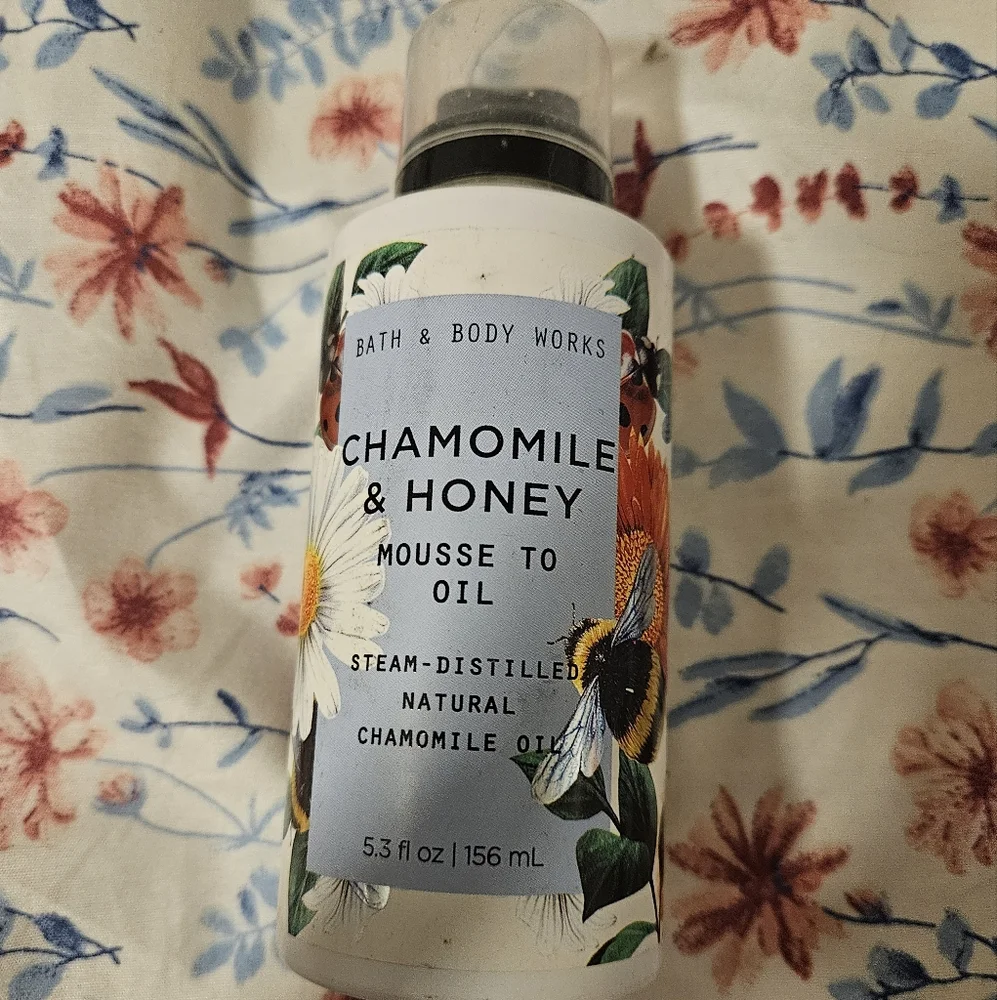 Rare ** Bath & Body Works Chamomile & Honey Mousse to Oil 5.3 Oz